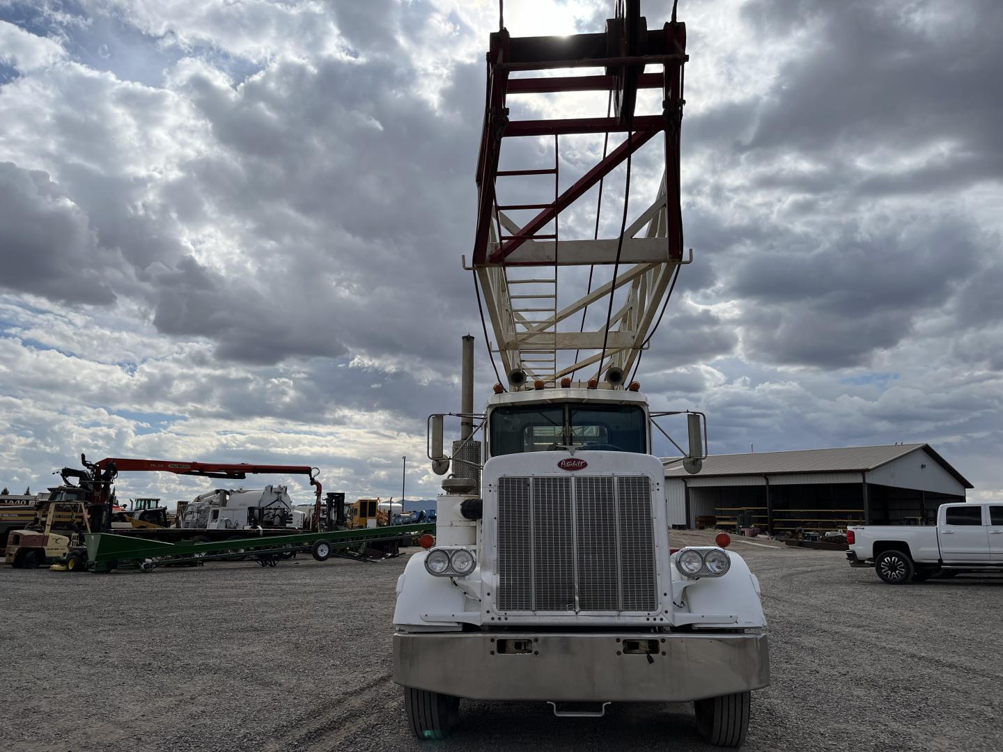 CAMION CON GRUA  J&S S-45 PARA EXTRACCION DE BOMBAS DE AGUA